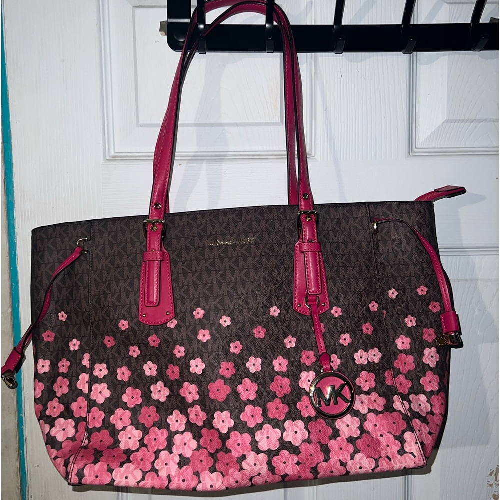 Michael Kors Voyager Multi-Function Top Zip Medium Tote